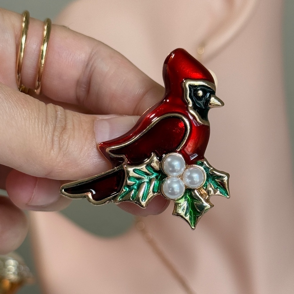 ⚜️❤️‍🔥  Red and Green Cardinal Brooch 🍃🎄 - Picture 7 of 8